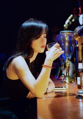 跨年聚餐被换成头孢配酒，妻子却劝我大度